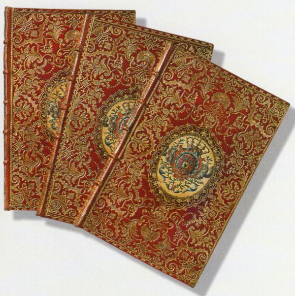 Plik:Rokokowe oprawy, Superekslibrisy Stan. Leszczyńskiego mal. na welinie pod osłoną z miki na oprawach P-P Dubuissona, Paryż 1751, Bm, Nancy, fot. wg Jurkowlaniec 2005.jpg