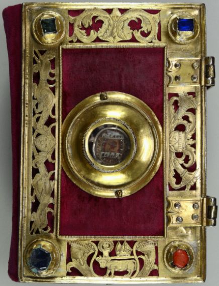 Plik:Relikwie w oprawach, Oprawa nieokreślonego kodeksu bpa Macieja Drzewickiego z wtórną relikwią św. Kamila de Lellis, przed 1531, MN, Poznań, fot. wg Wagner 2016 III.jpg