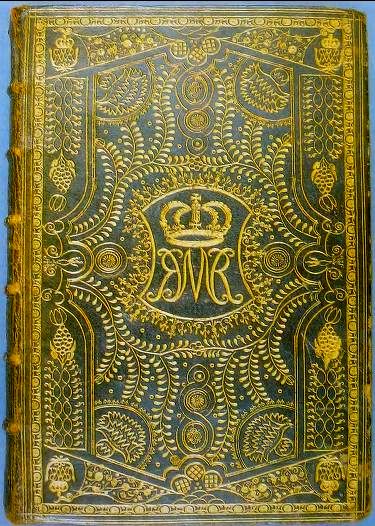 Plik:Cottage styl, Oprawa w st Cottage roof z sup. król ang Marii, żony Wilh III Orańskiego, Ang,po 1689, fot. B Elbl.jpg