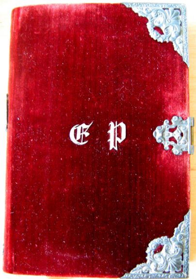 Plik:Aksamitne oprawy, Oprawa aksamitna książki dewocyjnej z superekslibrisem inicjałowym Emilii Paprockiej, Polska..., po 1841, BPP, fot. A. Wagner.jpg