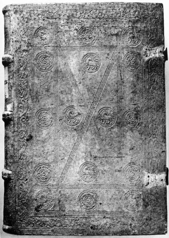 Plik:Figuralna dekoracja w zwierciedle i obramieniu oprawy gotyckiej, Niemcy, XV w., fot. wg Kyriss 1956, t. 2.jpg