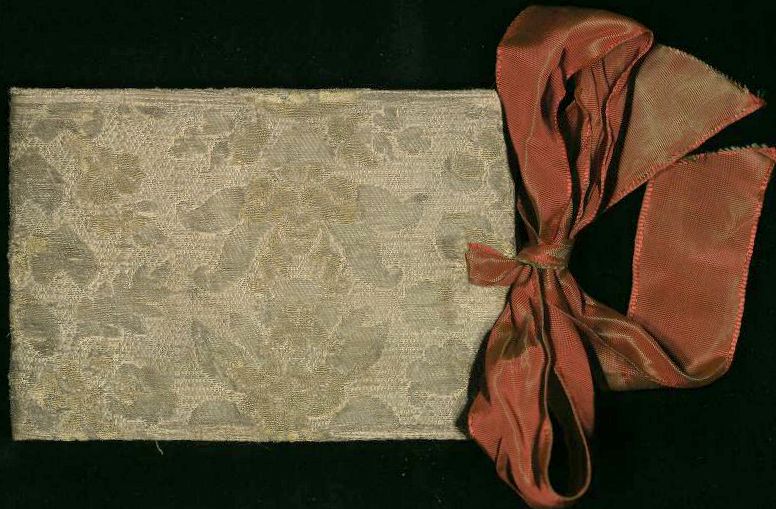 Plik:Tekstylne oprawy, Sztambuch w oprawie z tkaniny brokatowej, Polska lub Saksonia, XVIII w., PAN BK, Kórnik.jpg
