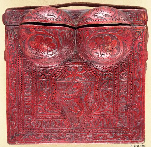 Plik:Nacinane oprawy, Futerał z dekoracją nacinaną, Lombardia, kon. XV w., Biblioteca Nazionale Braidense, Mediolan.jpg