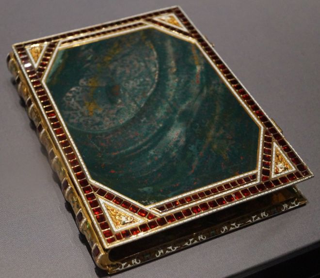 Plik:Inkrustacja, Oprawa książki inkrustowana, kameryzowana i emaliowana, Jan Vermeyen, Praga, ok. 1600.1605, KHM, Wiedeń, fot. A. Wagner.jpg