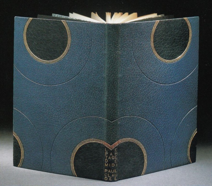 Plik:Geometryczna dekoracja oprawy art deco wg projektu Pierre Legraina, 1917, fot. wg Peyre, Fletcher 2004.jpg