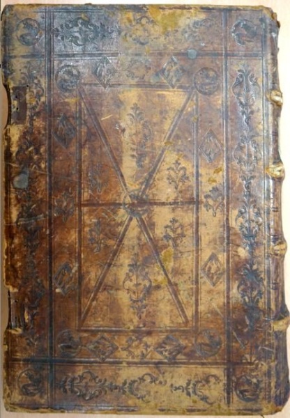 Plik:Geometryczna oraz floralna i figuralna dekoracja na oprawie gotyckiej, 4 ćw. XV w., Książnica Kopernikańska w Toruniu, fot. A. Wagner.jpg
