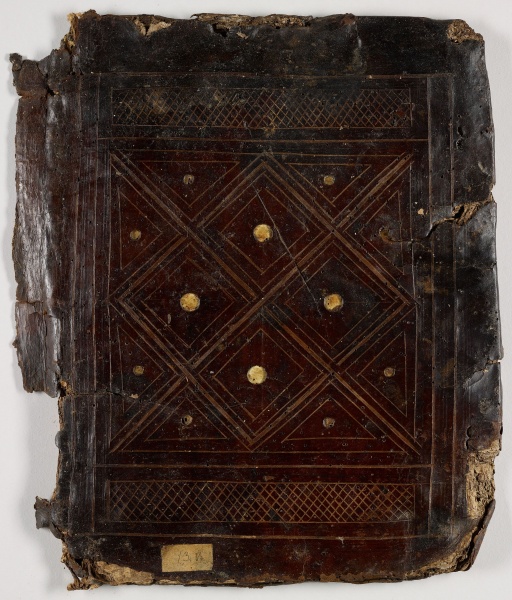 Plik:Nacinane oprawy, Fragment oprawy koptyjskiej, IX. X w., z dekoracją wyk. w technice nacinanej, Pierpont Morgan Library.jpg