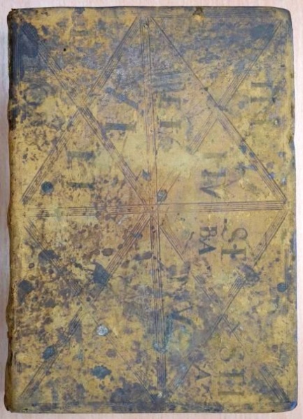 Plik:Geometryczna dekoracja oprawy włoskiej z kon. XV w., Książnica Kopernikańska w Truniu, fot. A. Wagner.jpg