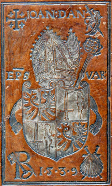 Plik:Muszla, Muszla jako oznaka pielgrzymki do Santiago da Compostela w superekslibrisie JD, 1539, BWSD Hosianum, Olsztyn, fot. A. Wagner.jpg