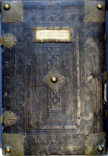 Plik:Plecionka, Dwa rodzaje plecionki w obramieniach zwierciadła oprawy włoskiej z kon. XV w., BWSD Włocławek, fot. A. Wagner.jpg