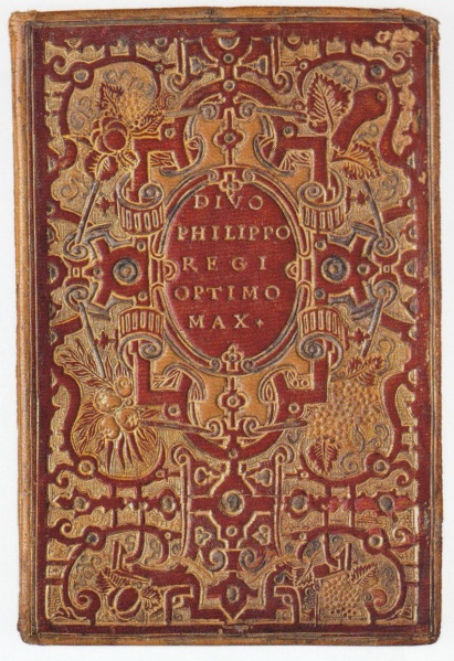 Plik:Okuciowy ornament i rollwerk w dekoracji manierystycznej oprawy niderlandzkiej, lata 50. XVI w., fot. wg De Conihout, Ract-Madoux 2012.jpg