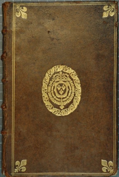 Plik:Almanachów oprawy, Oprawa Almanach Royal z herbem królewskim Ludwika XIV, Paryż, 1712 r., Biblioteka Polska w Paryżu, fot. A. Wagner.jpg
