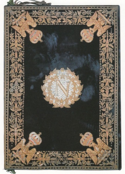 Plik:Empirowe oprawy, Oprawa empirowa, aksamitna i haftowana z monogramem cesarza Napoleona I, Francja, 1806, fot. wg Coron, Lefèvre 1995.jpg