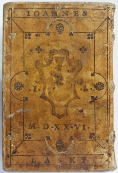 Plik:Półpierścień, Półpierścienie w dekoracji oprawy w typie aldyńskim, Kraków, 1526, BUAM, Poznań, fot. M. Priebe.jpg