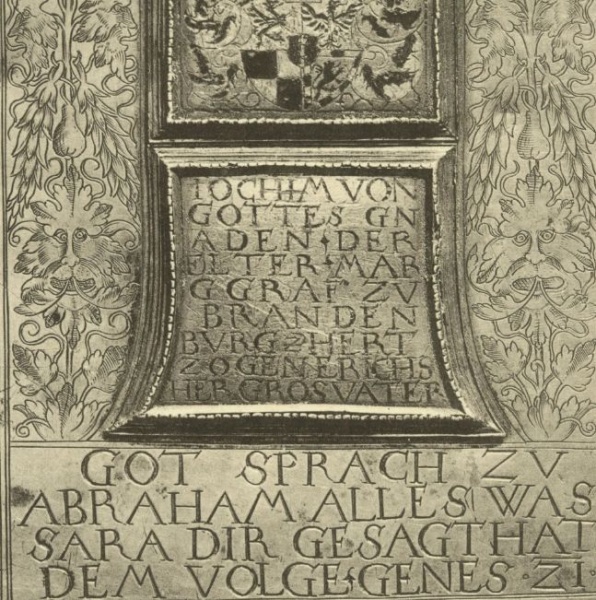 Plik:Inskrypcje na oprawie ze Srebrnej Biblioteki ks. Albrechta i jego żony Anny Marii, po 1545.ok. 1550, fot. wg Tondel, Wagner 2019.jpg