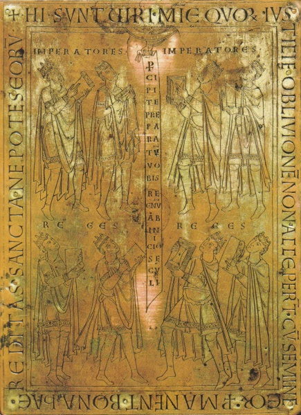 Plik:Inskrypcje na złotniczej oprawie Liber Aureus z Prüm, prawdopodobnie 1106.1106, Trewir, Stadtbibliothek fot. wg Nolden 2013.jpg