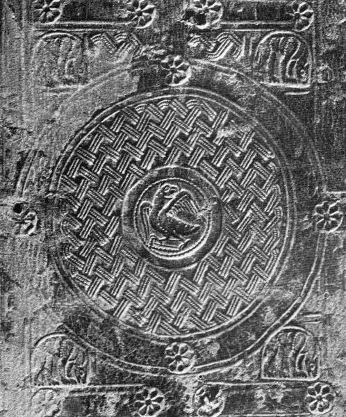 Plik:Niedźwiedź, Motywy niedźwiedzia w dekoracji oprawy romańskiej, Francja, XII w., BJ Kraków, fot. wg Birkenmajer 1925.jpg