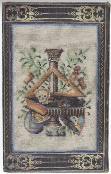 Plik:Masońskie oprawy, Oprawa tzw. masońska z dekoracją haftowaną koralikami, Grudziądz lub Toruń, 1842, fot. wg Tomaszewski 2013, II.jpg