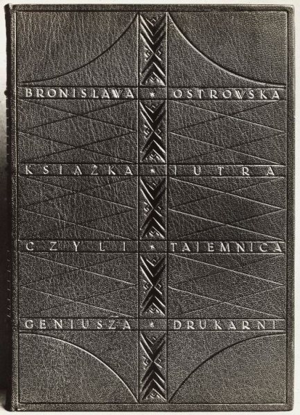 Plik:Art deco oprawy, Oprawa a d prezent. na Międz Wystawie Sztuk Dek i Now Prz w Par, B. Lenart1925, fot. wg cyfrowemnw.jpg