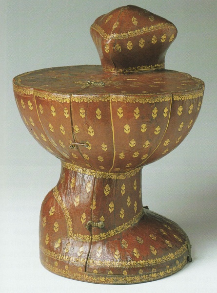 Plik:Futerał na naczynie złotnicze, prawdopodobnie Mediolan, przed 1724, Staatliche Kunstsammlungen Dresden, Grunes Gewolbe, fot. wg Kappel, Weinhold 2007.jpg