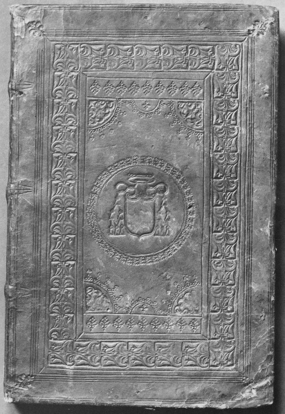 Plik:Trójlistek włoski, Trójlistki włoskie w dekoracji naroży zwierciadła oprawy rzymskiej, po 1524, wg Fürstenberg, De Marinis 1966.jpg