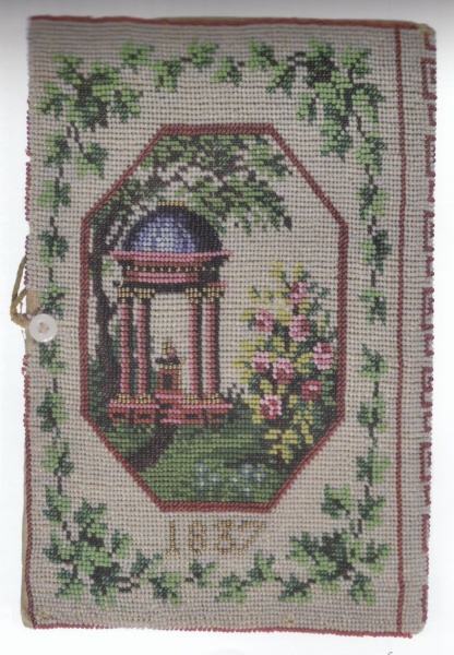 Plik:Haftowane oprawy, opr. haftowana koralikami, prawdopodobnie Polska, 1837, fot. wg Tomaszewski 2013, t. 2.jpg