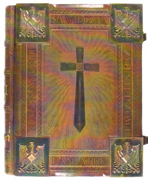 Plik:Orzeł, Okucia z odlewanymi motywami Orła polskiego na oprawie Księgi pamiątkowej GNŻoł., Jan Recmanik, 1930, fot. wg Pokorzyńska 2014.jpg