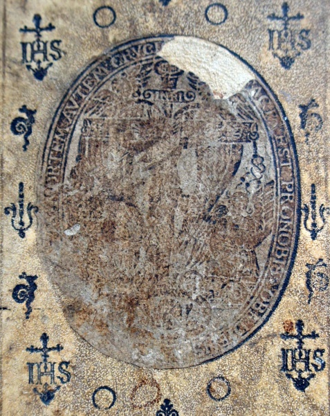 Plik:Ślimak, Motywy ślimaka w narożach dekoracji zwierciadła oprawy radełkowej, Rzeczypospolita, po 1610 r., NNBU im. Stefanyka, Lwów.jpg