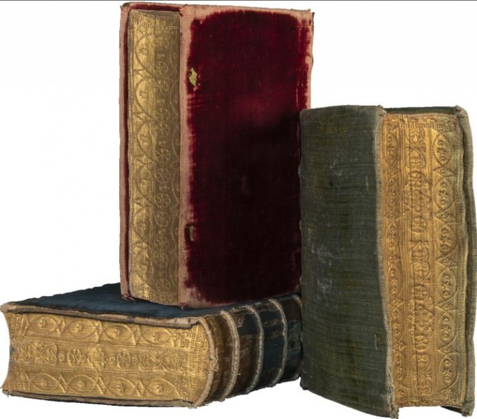 Plik:Aksamitne oprawy,.jpg