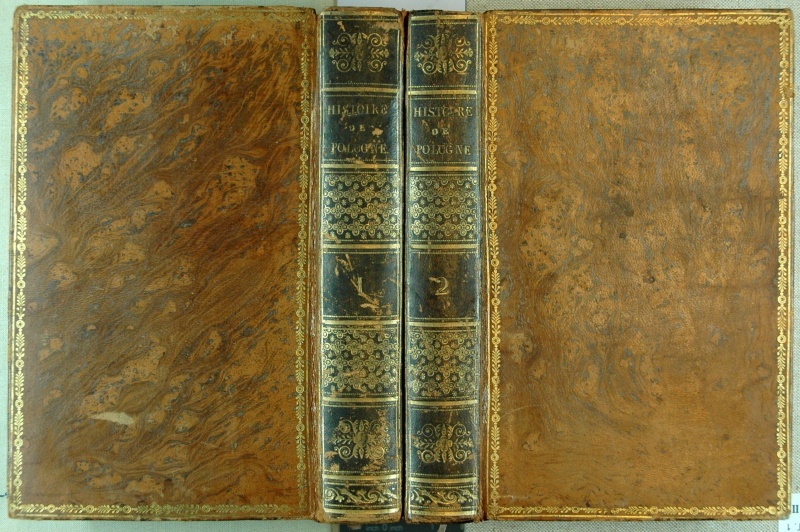 Plik:Empire oprawy 1.jpg