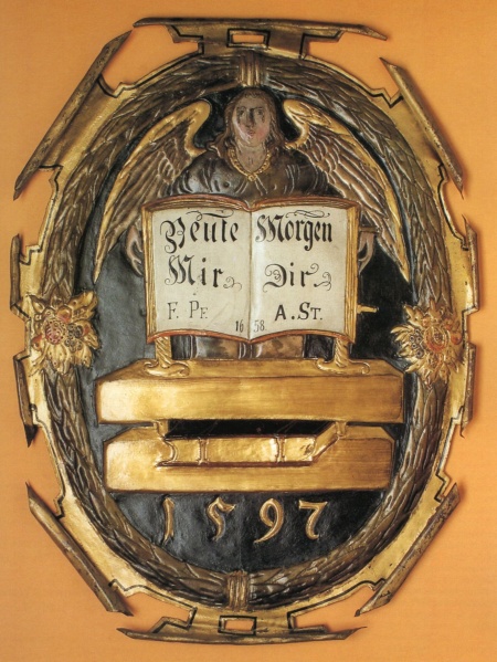 Plik:Prasa introligatorska w dekoracji tarczy trumiennej introligatoów wrocławskich, 1597 i 1638 r., MNWr, Wrocław, fot. wg Zabytki cechów śląskich 2002.jpg