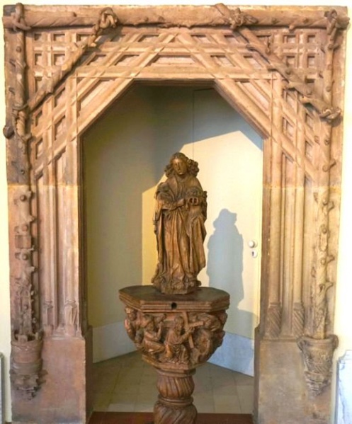 Plik:Gałęziowy ornament, jako dekoracja portalu późnogotyckiego, Strasburg, ok. 1500, Bode Museum, Berlin, fot. A. Wagner.jpg